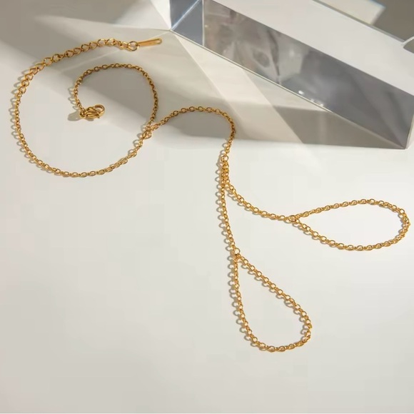 18k Gold Plated O-chain Finger Linked Bracelet - Picture 3 of 4